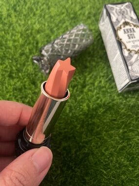 🆕 Anna Sui Lipstick in 700